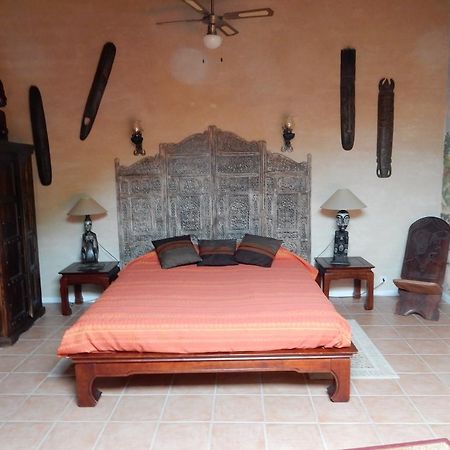 Le Chateau Des Estubiers Bed & Breakfast Serignan-du-Comtat ภายนอก รูปภาพ