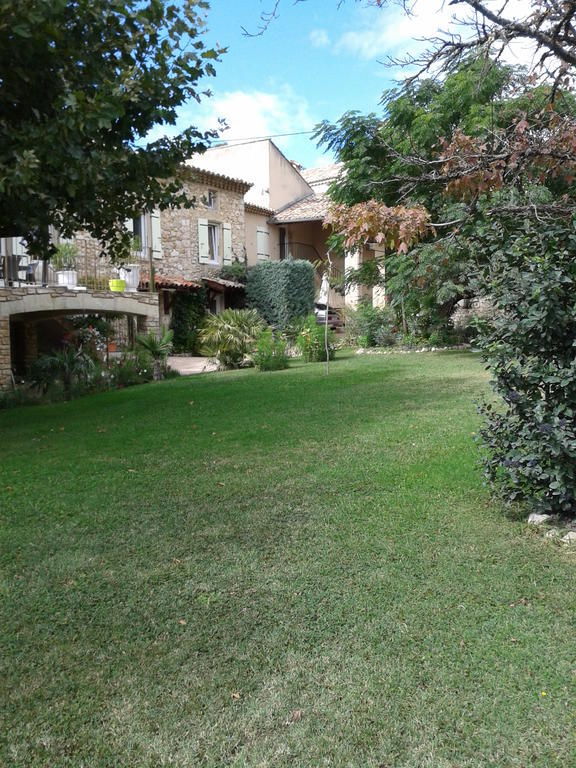 Le Chateau Des Estubiers Bed & Breakfast Serignan-du-Comtat ภายนอก รูปภาพ